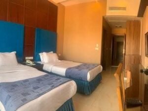 SIDE VIEW ROOM PANORAMA