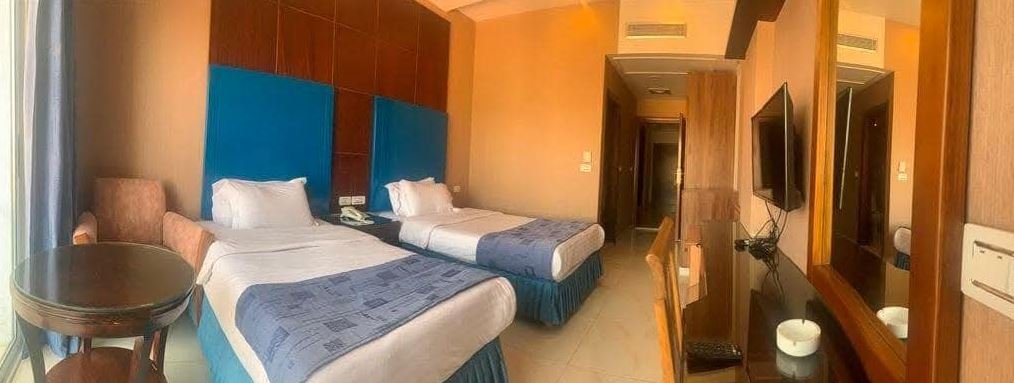 SIDE VIEW ROOM PANORAMA