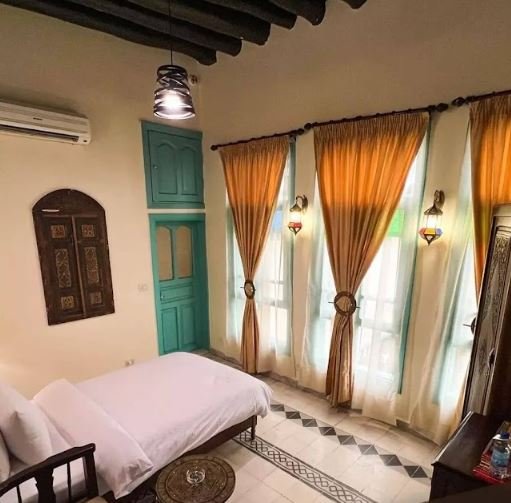 SINGLE ROOM VIA RECTA