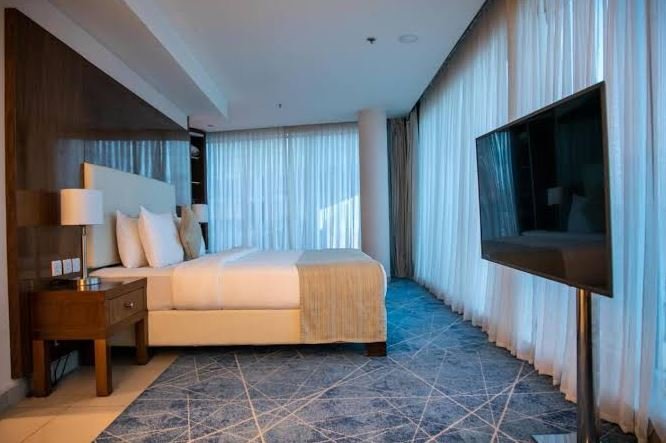 MEDIUM JUNIOR SUITE BLUE TOWER