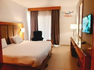 GOLDEN DELUXE LAMIRA