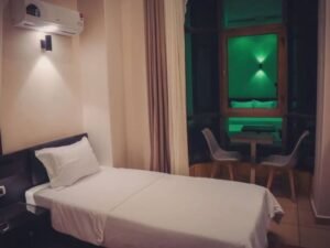 SINGLE ROOM AMBASSADORS