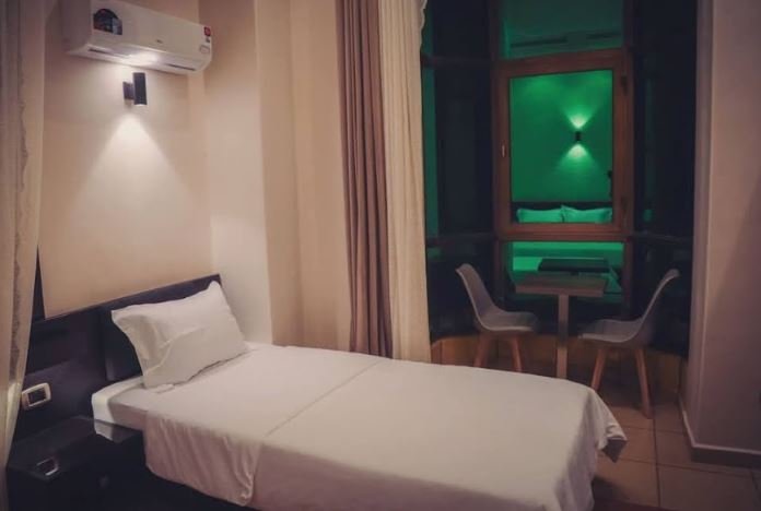 SINGLE ROOM AMBASSADORS